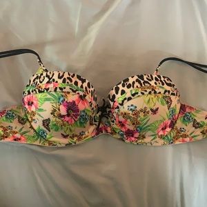 victoria’s secret push up bikini top/bra with the cutest details